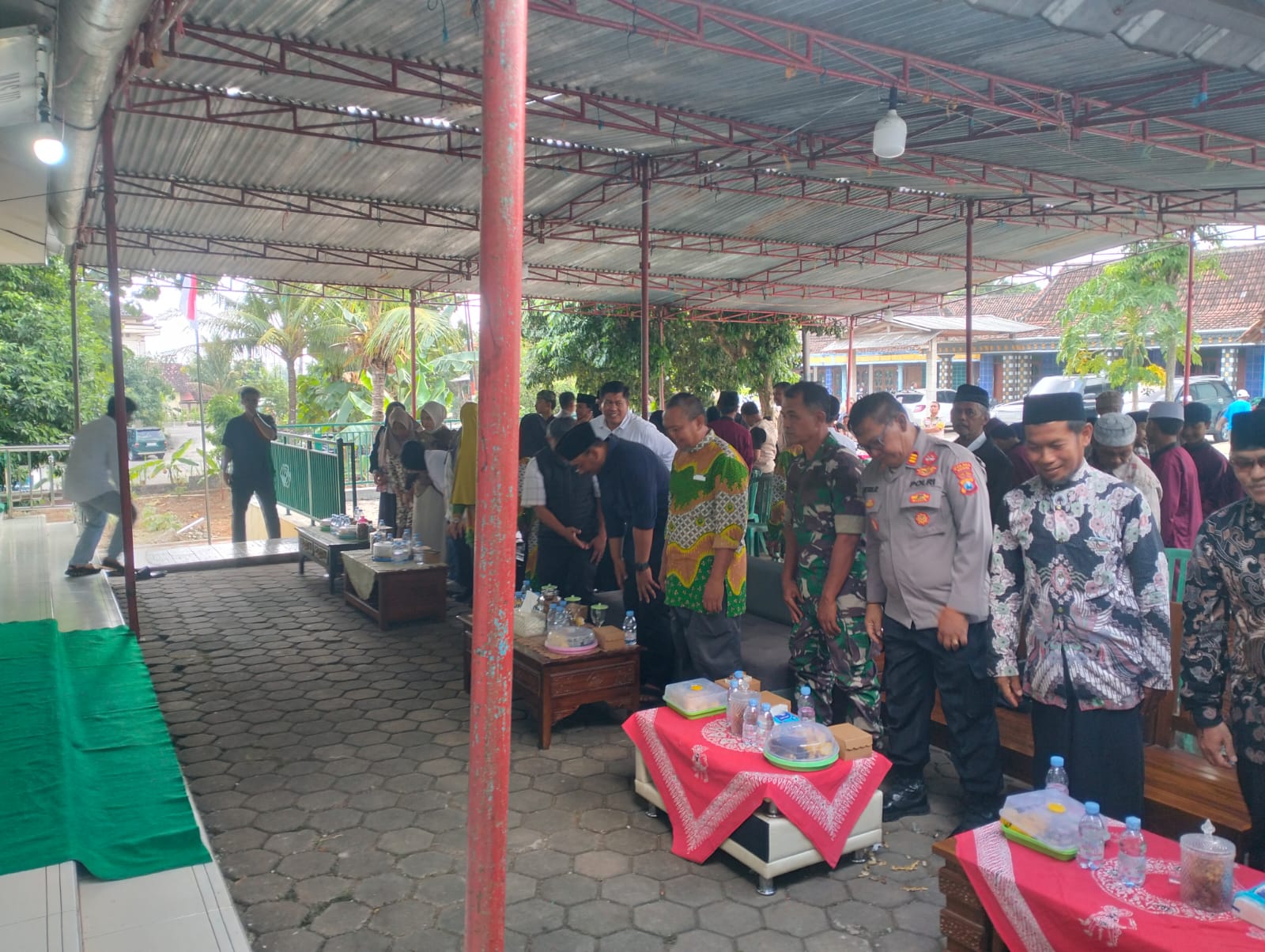 Sinergi TNI-Pemkab Ngawi, Ratusan Warga Serbu Khitanan dan Pengobatan Gratis di Sine