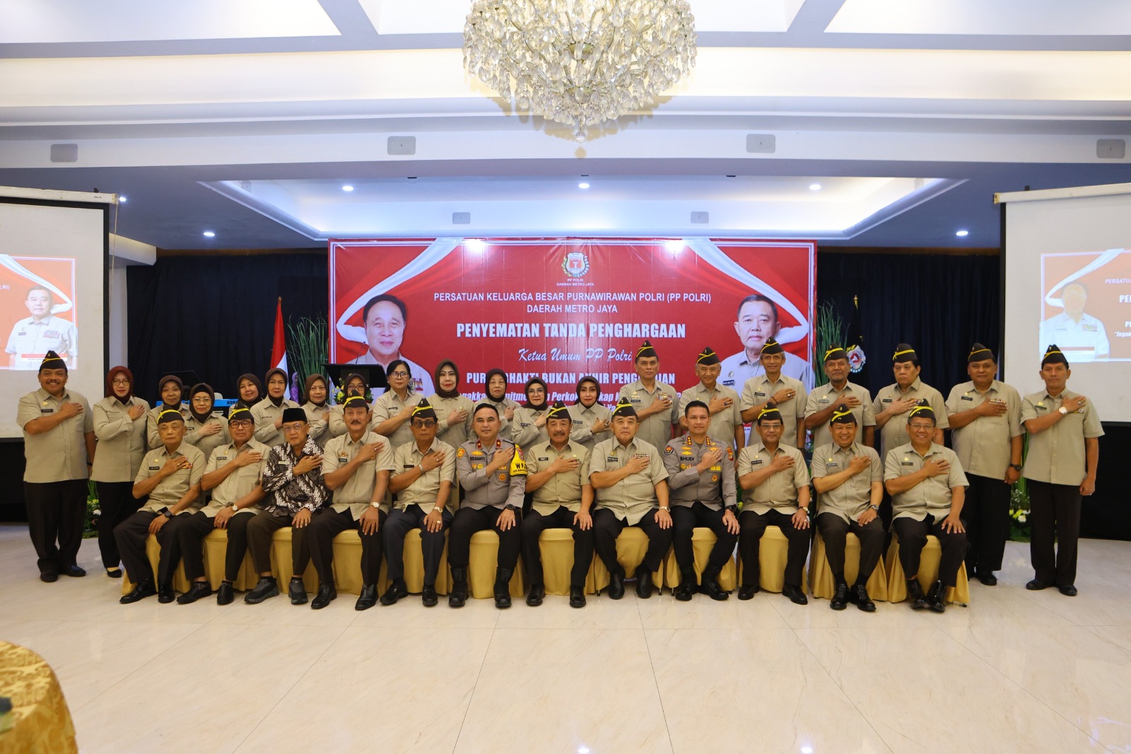 Wakapolda Metro Jaya Sematkan Penghargaan Tridharma kepada 25 Pengurus PP Polri