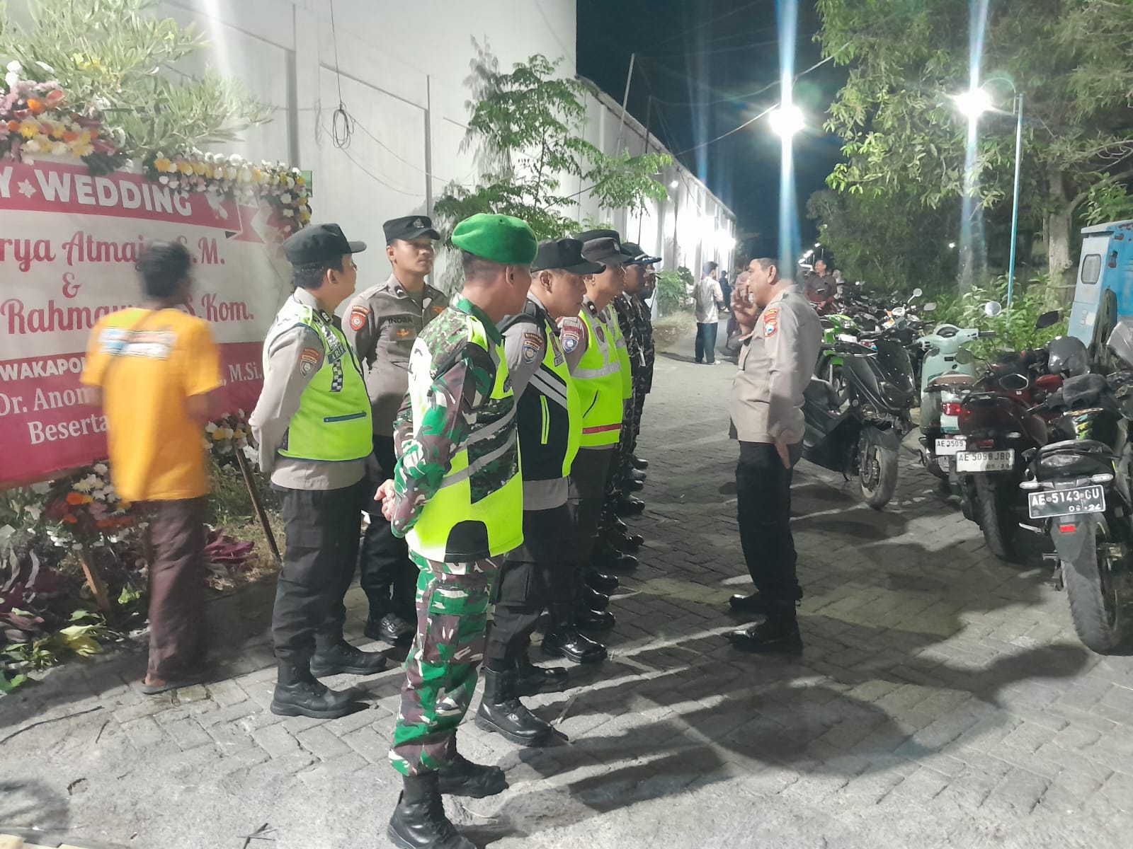 Ciptakan Situasi Kondusif, Anggota Koramil 05/Karangjati Bersama Polsek Kompak Pengamanan Pengajian di Wilayah