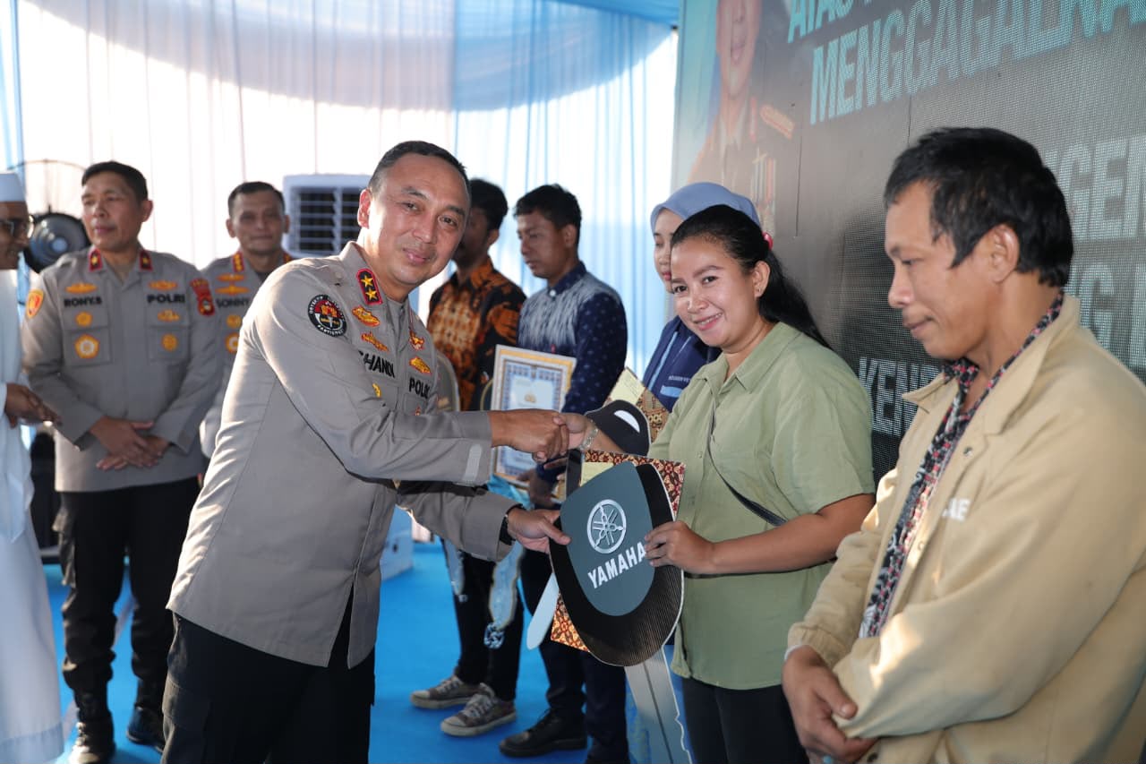 Wujud Negara Hadir, Kapolda Sumsel Pimpin Penyerahan Barang Bukti Kejahatan ke Korban