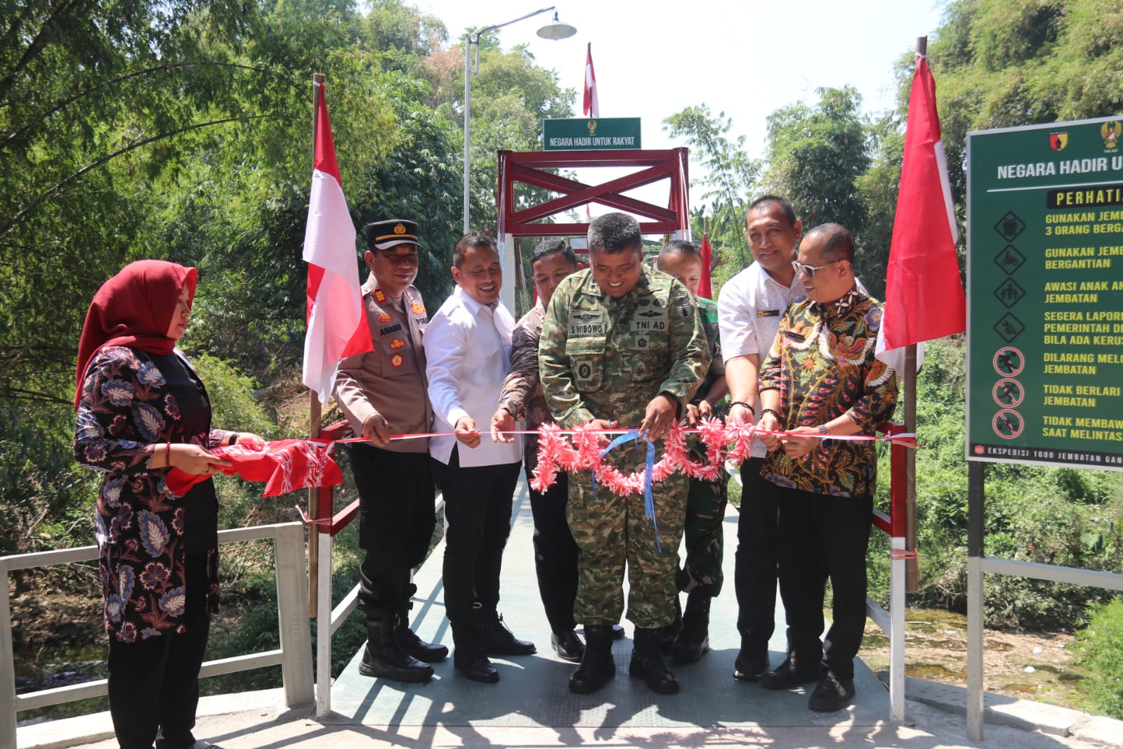 Negara Hadir untuk Rakyat, Dandim Ngawi Bersama Forkopimda Ikuti Launching Jembatan Garuda dan Air Bersih Nasional