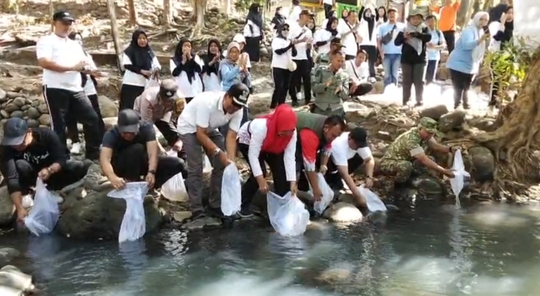 Danramil Paron Dampingi Kajari Ngawi dalam Bakti Sosial Hari Bhakti Adhyaksa Ke-66